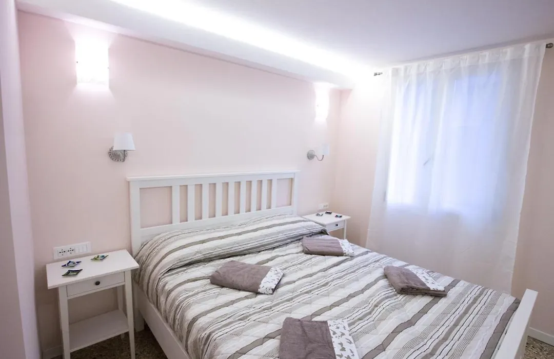 Venice Rialto Bridge Apartment-1